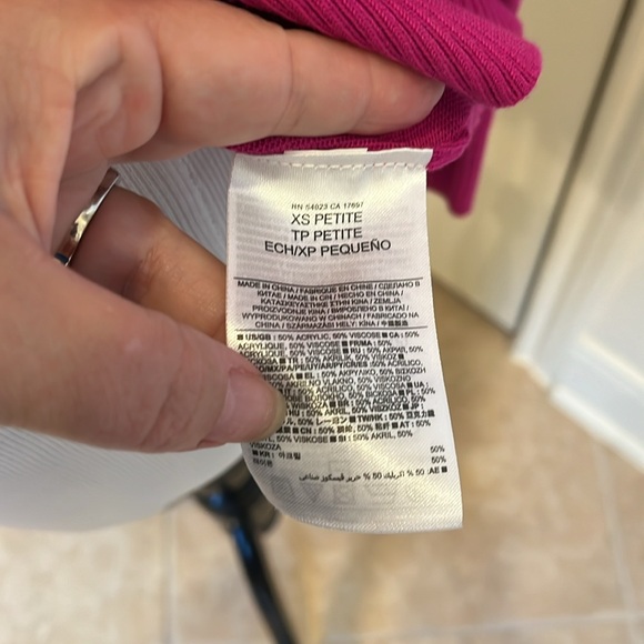 NWOT Banana Republic sweater - Picture 11 of 11